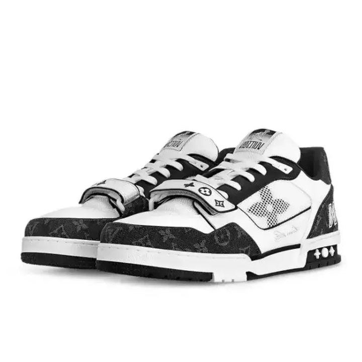 Tênis Louis Vuitton LV Trainer Low Velcro Strap Monogram Denim Black White