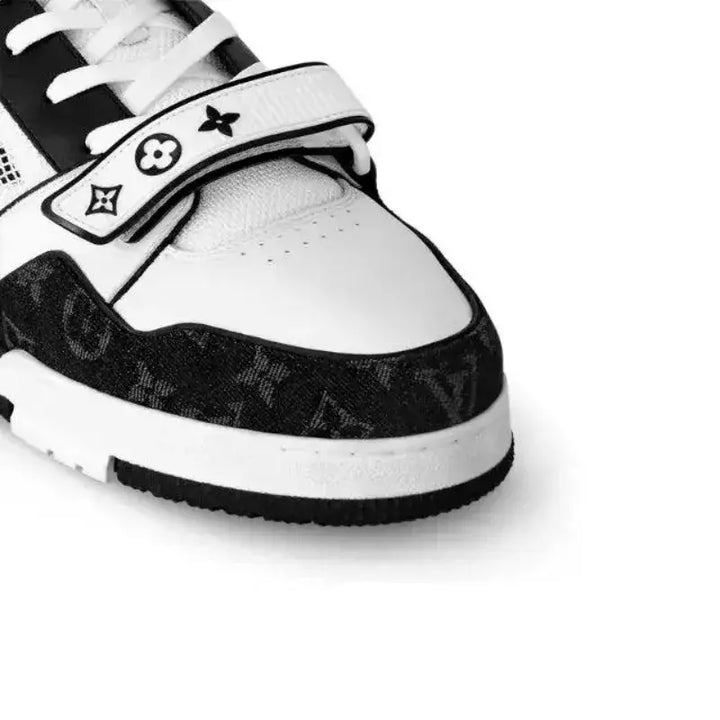 Tênis Louis Vuitton LV Trainer Low Velcro Strap Monogram Denim Black White