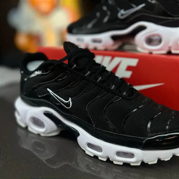 Air max plus TN black white