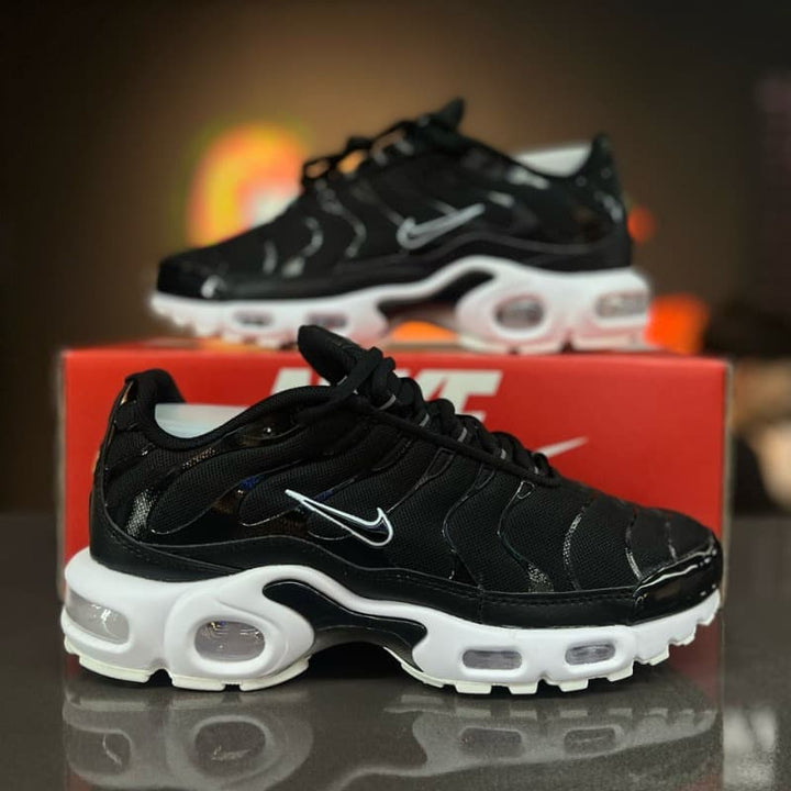 Air max plus TN black white