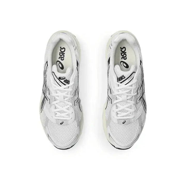 Topo do ASICS GEL-1130 mostrando os cadarços, língua acolchoada e design respirável