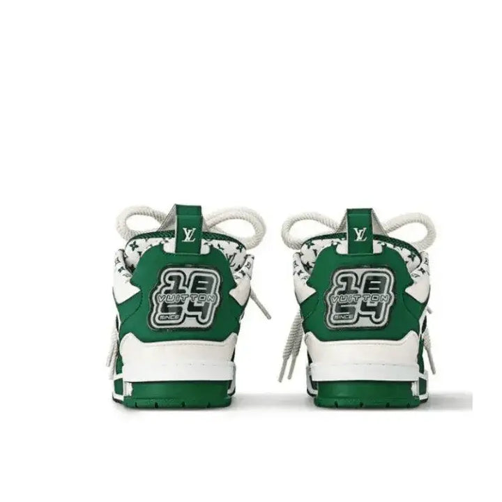 LV Skate Green com detalhe traseiro em alto relevo, reforço acolchoado e solado expandido visível.
